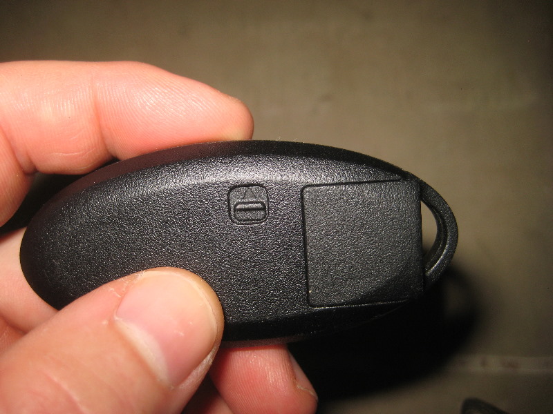 20132016NissanPathfinderKeyFobBatteryReplacementGuide003