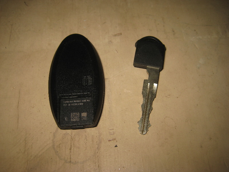 20132016NissanPathfinderKeyFobBatteryReplacementGuide005