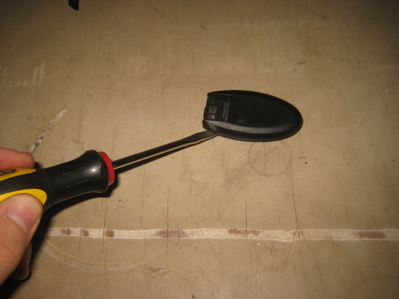 20132016NissanPathfinderKeyFobBatteryReplacementGuide007