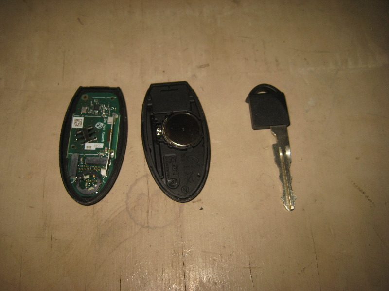 2013-2016-Nissan-Pathfinder-Key-Fob-Battery-Replacement-Guide-008
