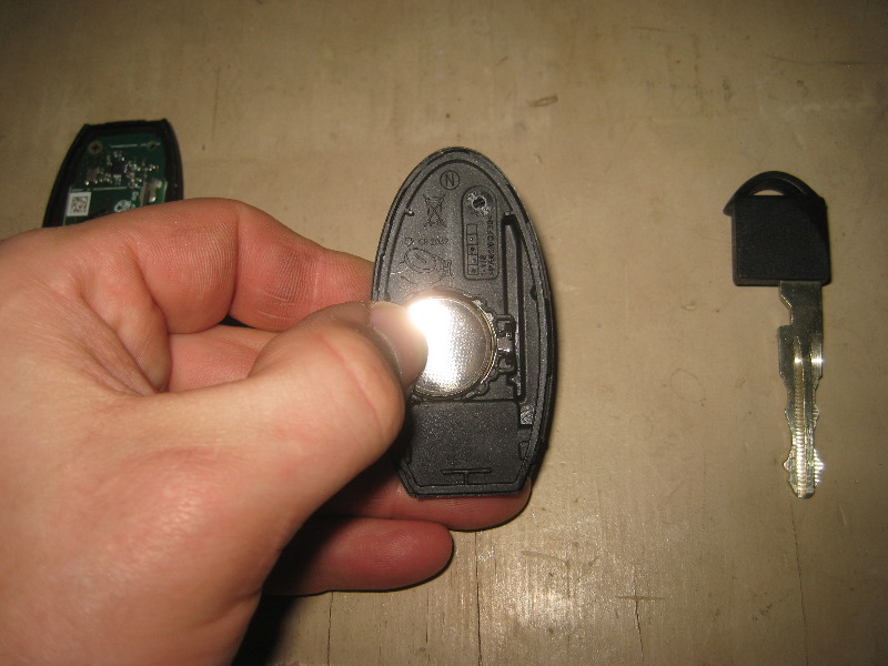 20132016NissanPathfinderKeyFobBatteryReplacementGuide013