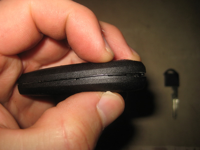 20132016NissanPathfinderKeyFobBatteryReplacementGuide016