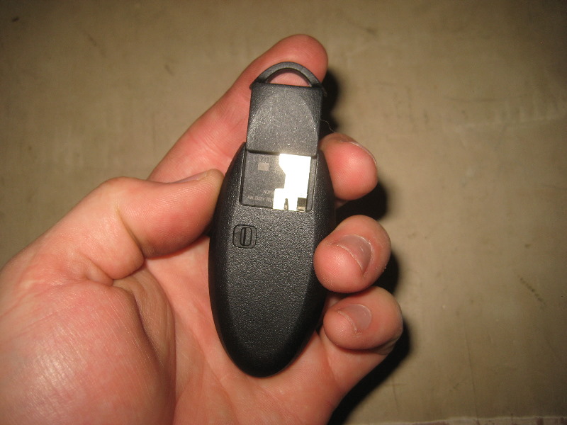 20132016NissanPathfinderKeyFobBatteryReplacementGuide017