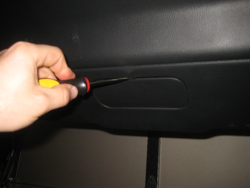 2013-2016-Nissan-Pathfinder-License-Plate-Light-Bulbs-Replacement-Guide-010