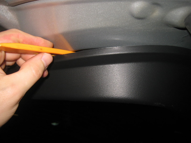 2013-2016-Nissan-Pathfinder-License-Plate-Light-Bulbs-Replacement-Guide-013