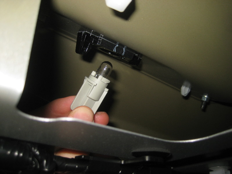 2013-2016-Nissan-Pathfinder-License-Plate-Light-Bulbs-Replacement-Guide-023