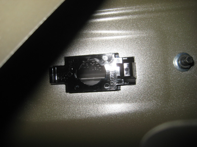 2013-2016-Nissan-Pathfinder-License-Plate-Light-Bulbs-Replacement-Guide-024