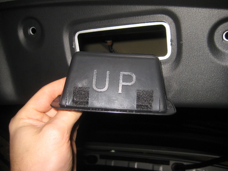 2013-2016-Nissan-Pathfinder-License-Plate-Light-Bulbs-Replacement-Guide-030