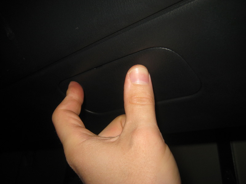 2013-2016-Nissan-Pathfinder-License-Plate-Light-Bulbs-Replacement-Guide-036