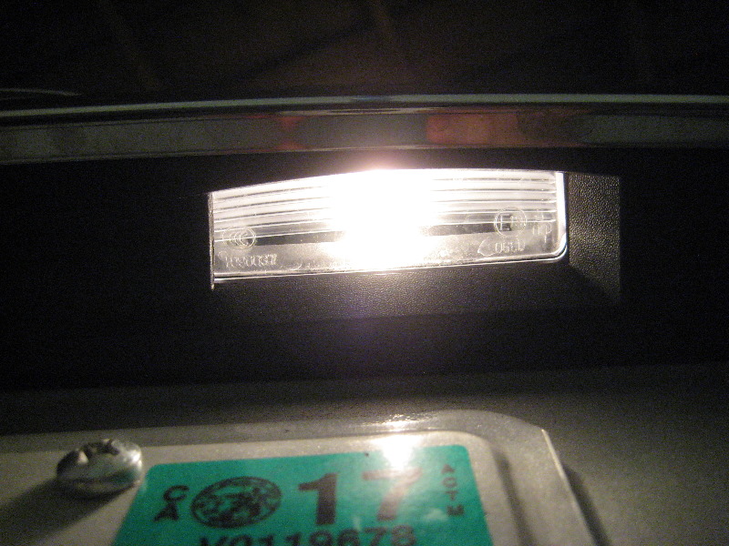 2013-2016-Nissan-Pathfinder-License-Plate-Light-Bulbs-Replacement-Guide-039