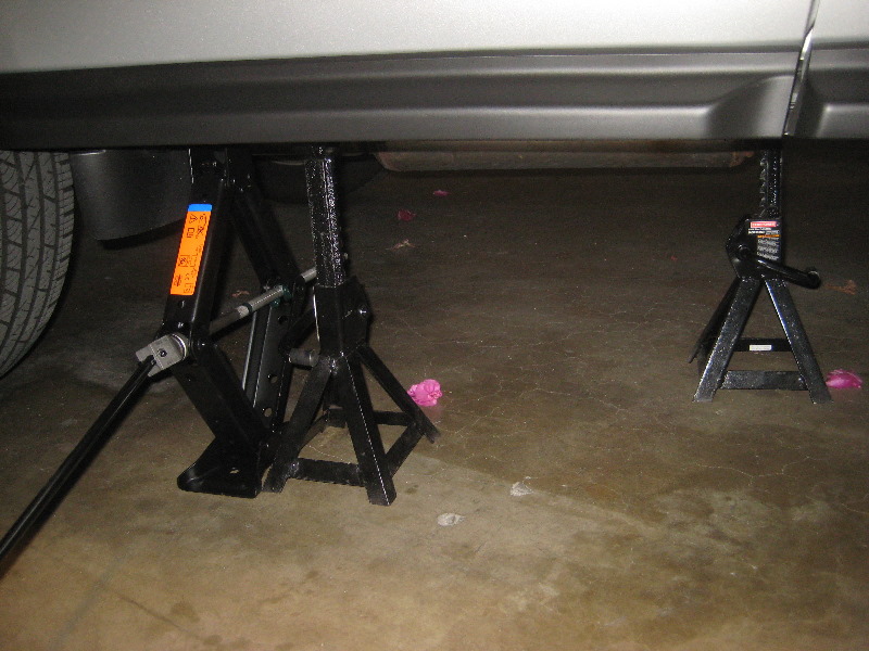 2013-2016-Nissan-Pathfinder-Rear-Disc-Brake-Pads-Replacement-Guide-003