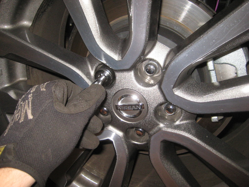 2013-2016-Nissan-Pathfinder-Rear-Disc-Brake-Pads-Replacement-Guide-004