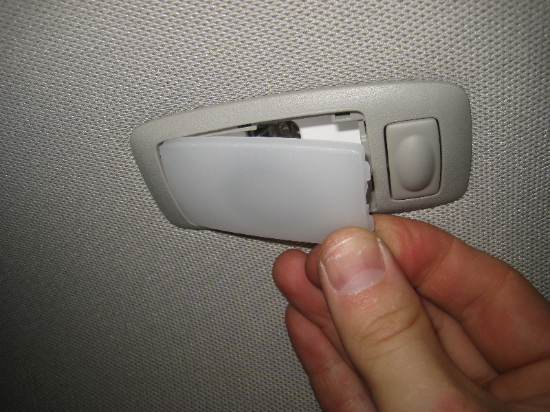 2013-2016-Nissan-Pathfinder-Rear-Passenger-Reading-Light-Bulb-Replacement-Guide-003