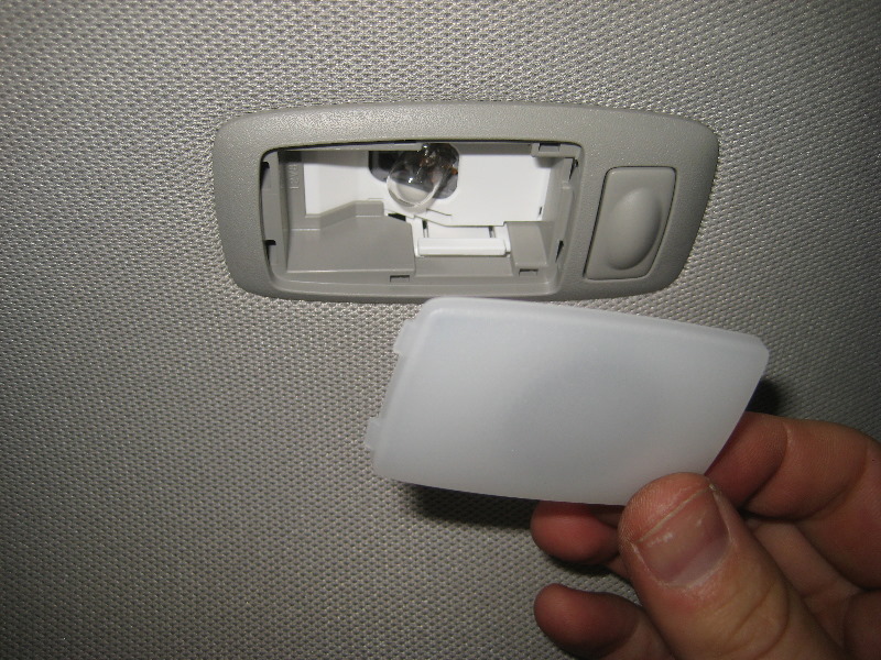 2013-2016-Nissan-Pathfinder-Rear-Passenger-Reading-Light-Bulb-Replacement-Guide-004