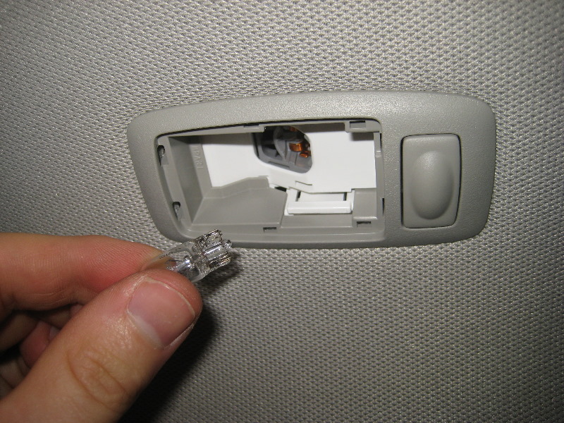 2013-2016-Nissan-Pathfinder-Rear-Passenger-Reading-Light-Bulb-Replacement-Guide-006