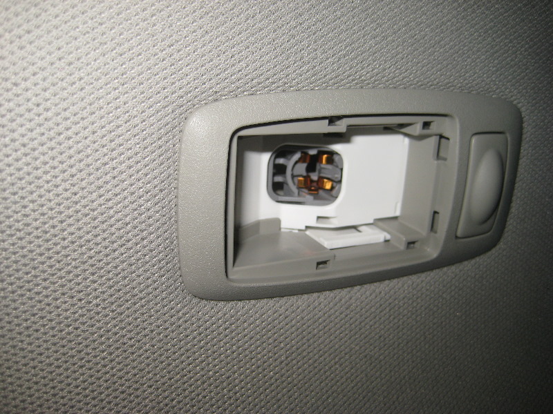 2013-2016-Nissan-Pathfinder-Rear-Passenger-Reading-Light-Bulb-Replacement-Guide-008