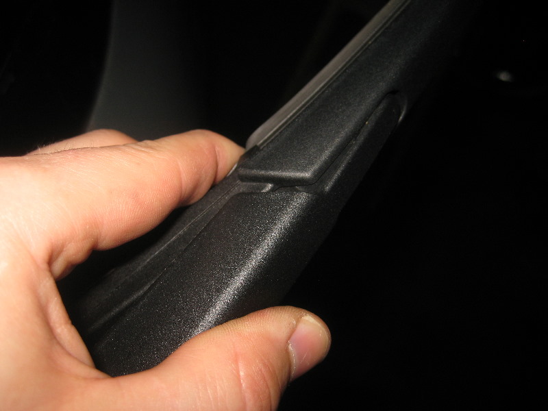 2013-2016-Nissan-Pathfinder-Rear-Wiper-Blade-Replacement-Guide-012