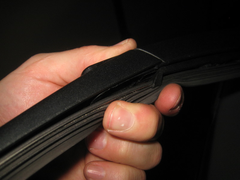 2013-2016-Nissan-Pathfinder-Rear-Wiper-Blade-Replacement-Guide-013