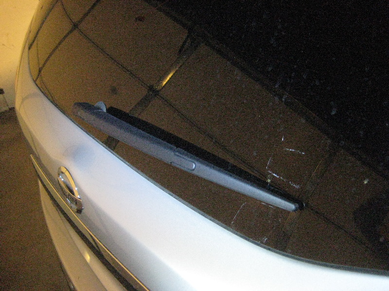 2013-2016-Nissan-Pathfinder-Rear-Wiper-Blade-Replacement-Guide-014