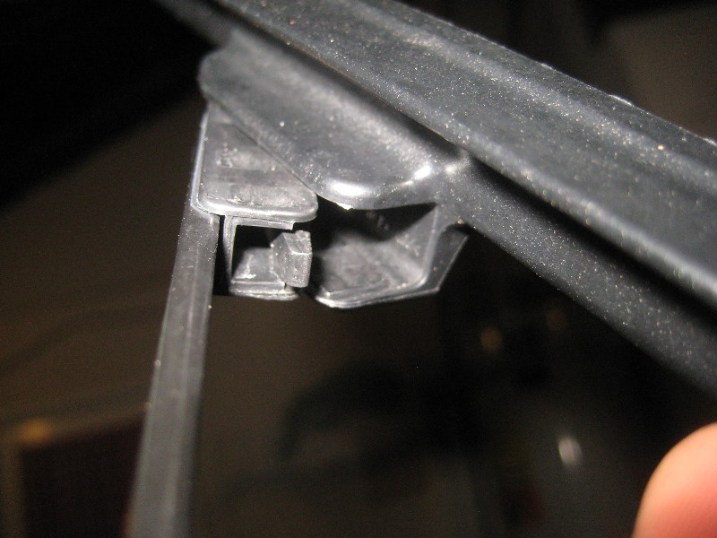 2013-2016-Nissan-Pathfinder-Windshield-Wiper-Blades-Replacement-Guide-004