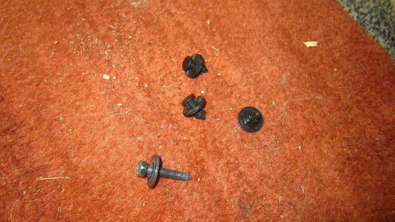 Nissan-Qashqai-Rogue-Sport-12V-Automotive-Battery-Replacement-Guide-009