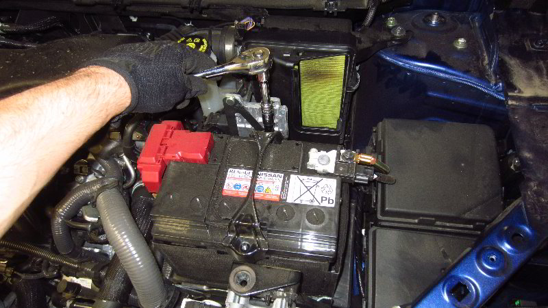 Nissan-Qashqai-Rogue-Sport-12V-Automotive-Battery-Replacement-Guide-017