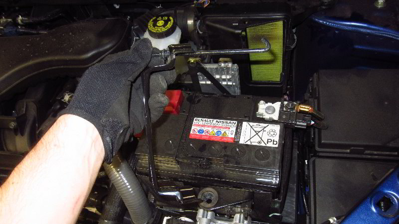Nissan-Qashqai-Rogue-Sport-12V-Automotive-Battery-Replacement-Guide-019