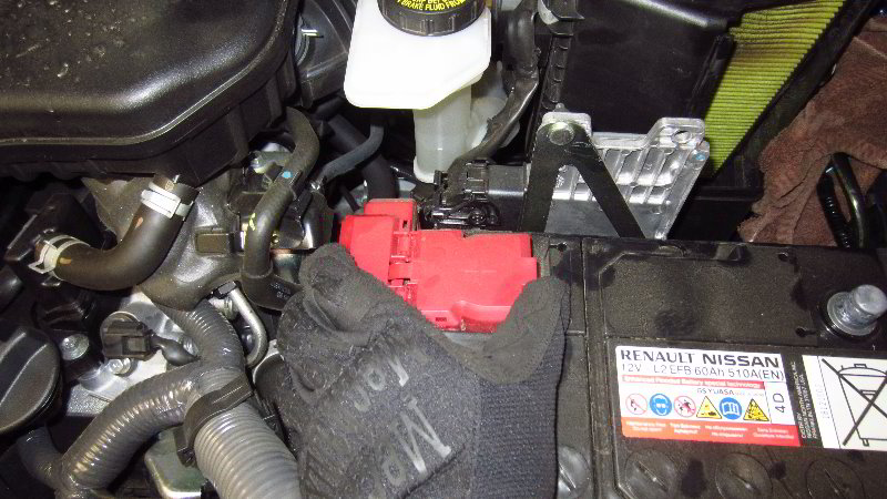 Nissan-Qashqai-Rogue-Sport-12V-Automotive-Battery-Replacement-Guide-024