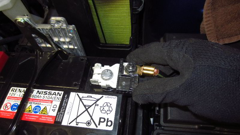 Nissan-Qashqai-Rogue-Sport-12V-Automotive-Battery-Replacement-Guide-043