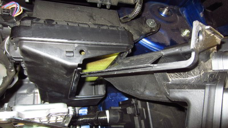 Nissan-Qashqai-Rogue-Sport-12V-Automotive-Battery-Replacement-Guide-046