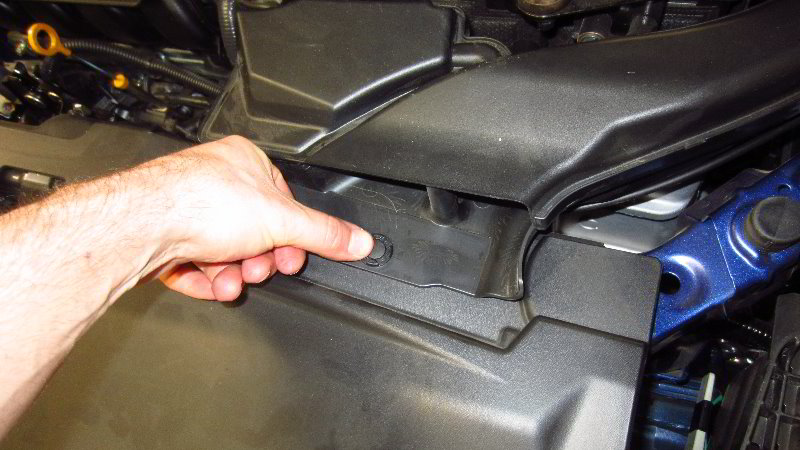 Nissan-Qashqai-Rogue-Sport-12V-Automotive-Battery-Replacement-Guide-053