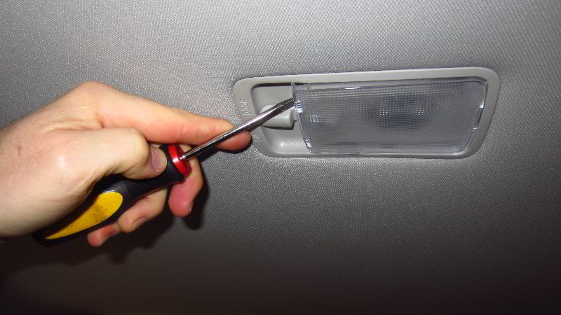 Nissan-Qashqai-Rogue-Sport-Dome-Light-Bulb-Replacement-Guide-002