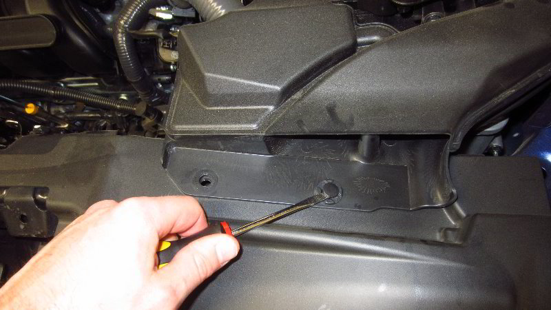 Nissan-Qashqai-Rogue-Sport-Headlight-Bulbs-Replacement-Guide-005