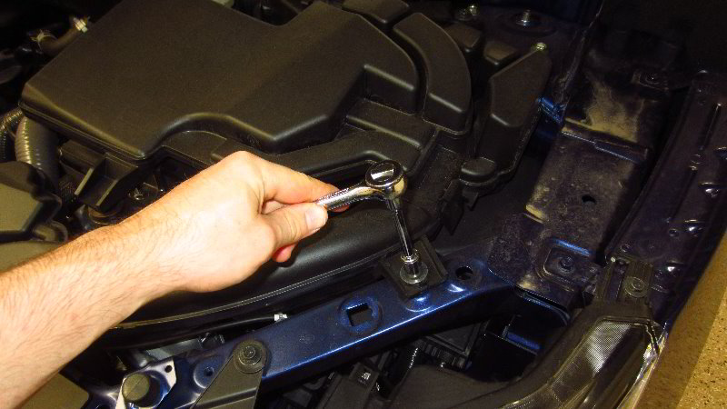 Nissan-Qashqai-Rogue-Sport-Headlight-Bulbs-Replacement-Guide-008