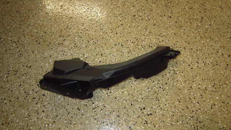 Nissan-Qashqai-Rogue-Sport-Headlight-Bulbs-Replacement-Guide-011