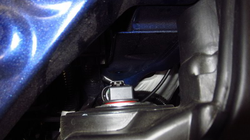 Nissan-Qashqai-Rogue-Sport-Headlight-Bulbs-Replacement-Guide-012