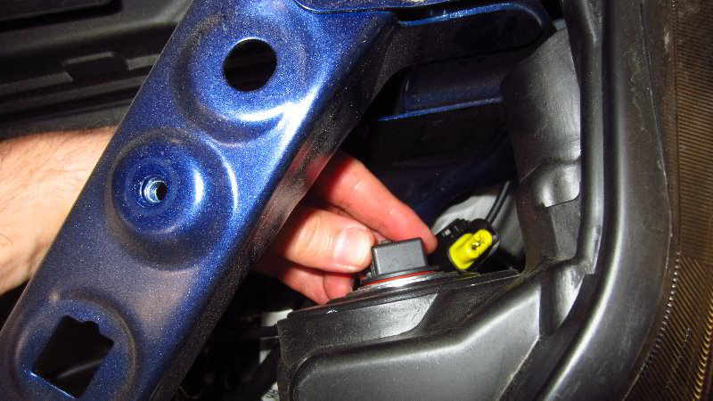 Nissan-Qashqai-Rogue-Sport-Headlight-Bulbs-Replacement-Guide-015