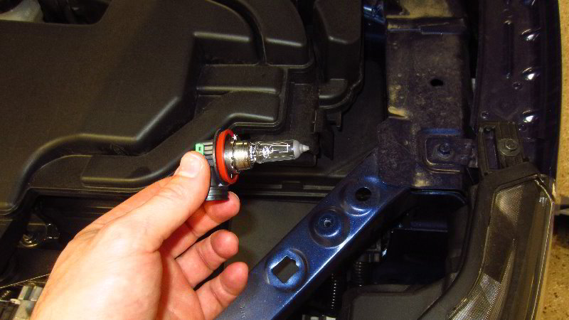 Nissan-Qashqai-Rogue-Sport-Headlight-Bulbs-Replacement-Guide-016