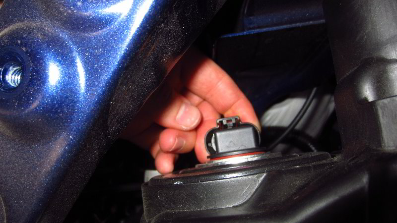 Nissan-Qashqai-Rogue-Sport-Headlight-Bulbs-Replacement-Guide-021