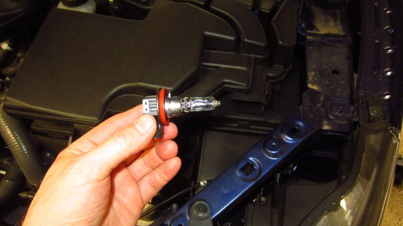 Nissan-Qashqai-Rogue-Sport-Headlight-Bulbs-Replacement-Guide-026