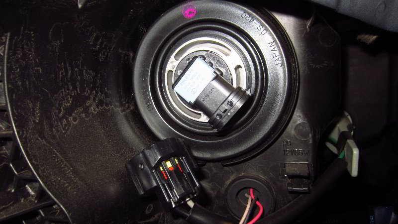 Nissan-Qashqai-Rogue-Sport-Headlight-Bulbs-Replacement-Guide-029