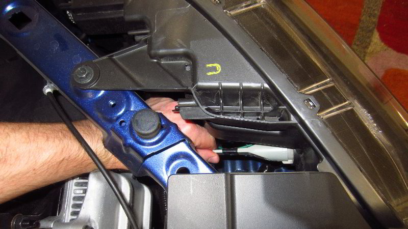 Nissan-Qashqai-Rogue-Sport-Headlight-Bulbs-Replacement-Guide-033