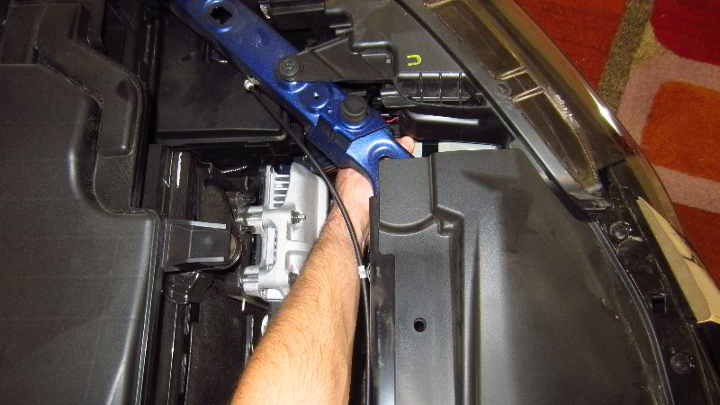 Nissan-Qashqai-Rogue-Sport-Headlight-Bulbs-Replacement-Guide-035