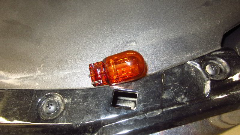 Nissan-Qashqai-Rogue-Sport-Headlight-Bulbs-Replacement-Guide-038