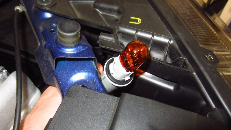 Nissan-Qashqai-Rogue-Sport-Headlight-Bulbs-Replacement-Guide-039