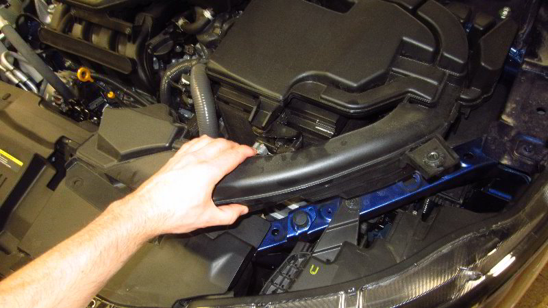 Nissan-Qashqai-Rogue-Sport-Headlight-Bulbs-Replacement-Guide-042