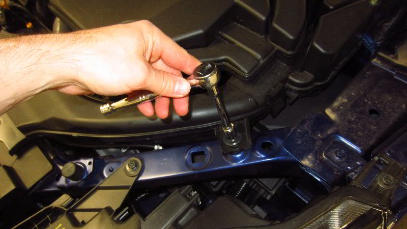 Nissan-Qashqai-Rogue-Sport-Headlight-Bulbs-Replacement-Guide-045