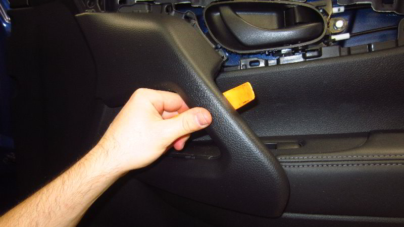 Nissan-Qashqai-Rogue-Sport-Door-Panel-Removal-Guide-010