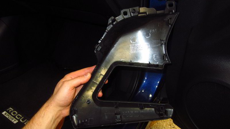 Nissan-Qashqai-Rogue-Sport-Door-Panel-Removal-Guide-011