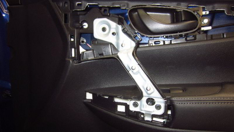 Nissan-Qashqai-Rogue-Sport-Door-Panel-Removal-Guide-012